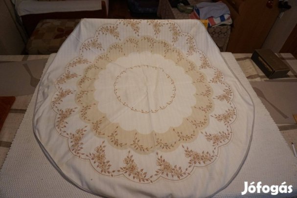 115 cm.-es díszes kerek terítő eladó