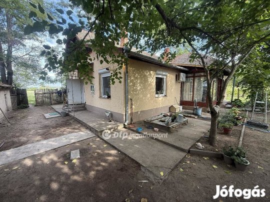 115 nm-es ház eladó Tiszakécske