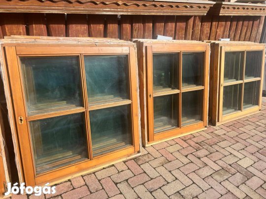 117 x 131 Fa ablak szép állapotban