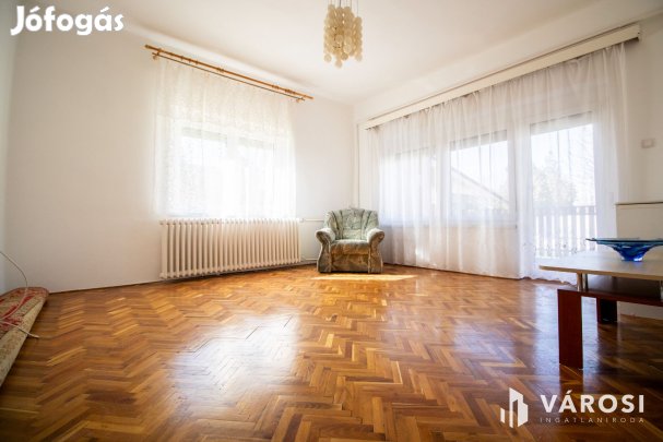 120 m tégla ház új tetővel és szép udvarral