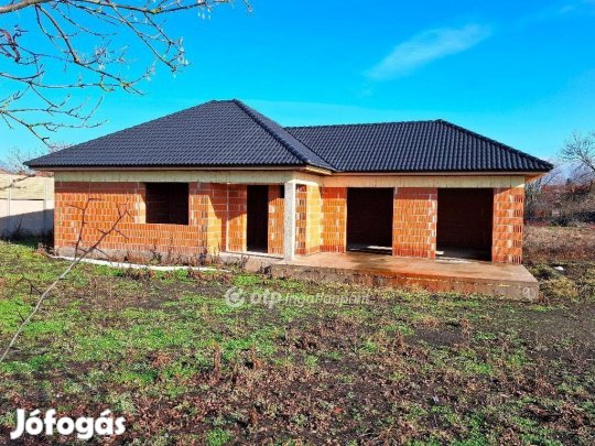 120 nm-es ház eladó Békéscsaba
