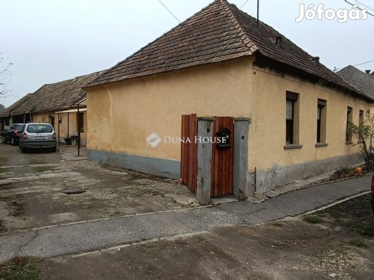 120 nm-es ház eladó Takácsi
