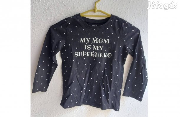 122-es fekete-fehér pöttyös, hosszúujjú kislány póló felirattal