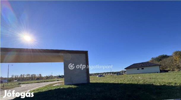 1233 nm-es telek eladó Máriakálnok