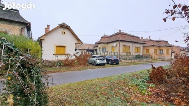 125 nm-es ház eladó Galgahévíz