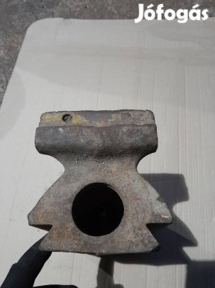 125-satu felső része Attilának