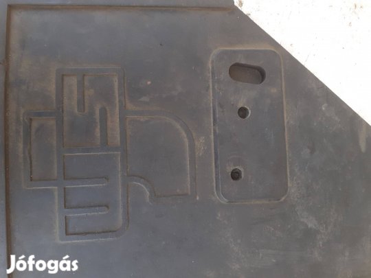 126-os Polski Fiat, új sárfogó gumi