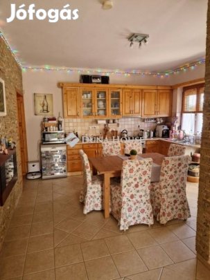 127 nm-es ház eladó Berhida