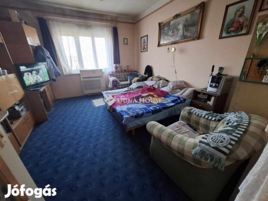 127 nm-es ház eladó Vácegres