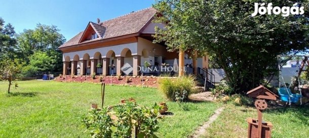 128 nm-es ház eladó Kecskemét