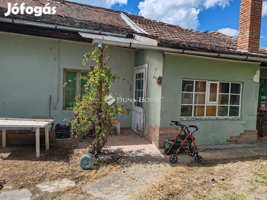 128 nm-es ház eladó Pomáz