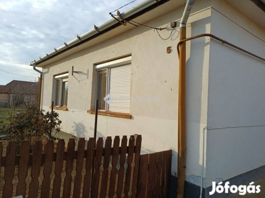 129 nm-es ház eladó Papos