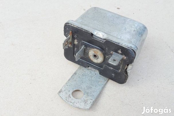 12 V-os feszültség szabályozó