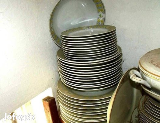 12-személyes porcelán tányérkészlet. Teljesen új