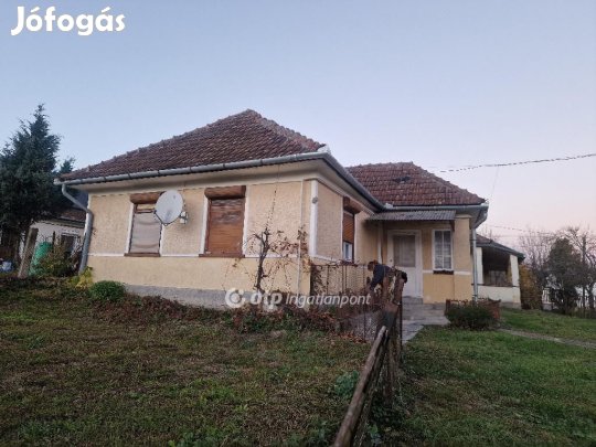 130 nm-es ház eladó Bózsva
