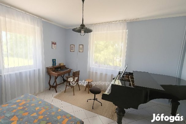 130 nm-es ház eladó Kiskunlacháza