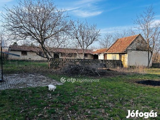 130 nm-es ház eladó Paks