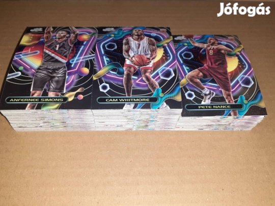 132 db különböző Topps Cosmic Chrome NBA kosaras kártya