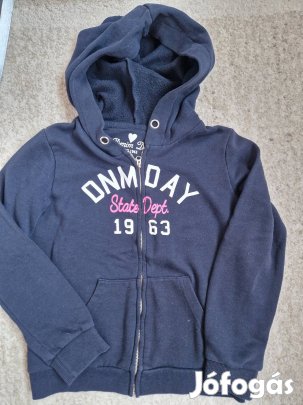 134-140 méretű pulcsi,  pulóver szép állapotban 