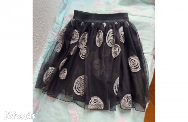 134-es méretű fekete, gumis derekú tüllszoknya