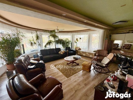 135 nm-es ház eladó Kecskemét