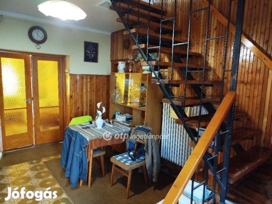 136 nm-es ház eladó Pápa