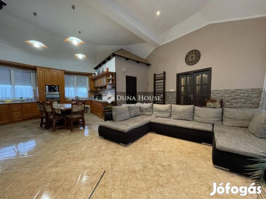 138 nm-es ház eladó Kecskemét