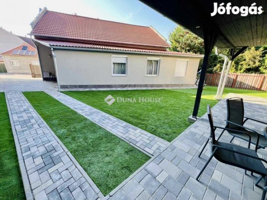 138 nm-es ház eladó Szolnok