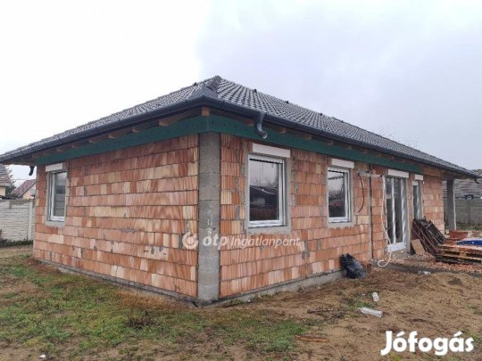 139 nm-es ház eladó Gyál