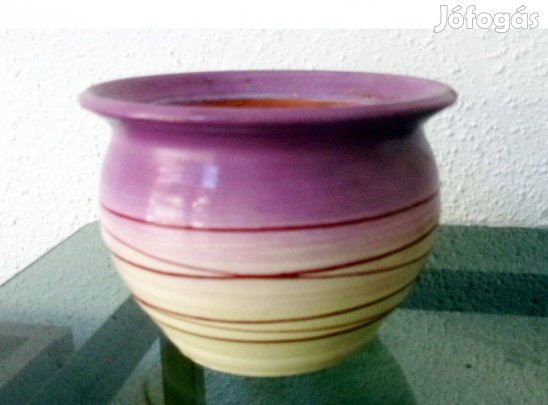 13 cm átmérőjű kerámia kaspó virágtartó Újpest központ közelében