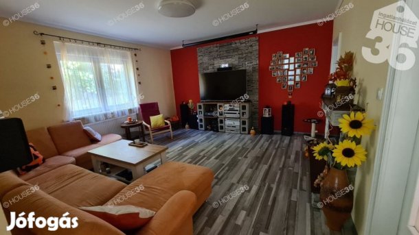 140 m2-es felújított családi ház eladó a Hunyadiváros szívében!