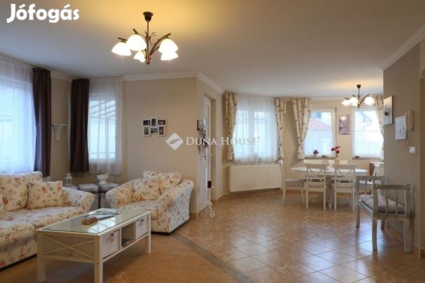 140 nm-es ház eladó Balatonkenese