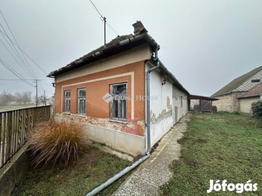 140 nm-es ház eladó Györköny