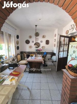 140 nm-es ház eladó Hollókő