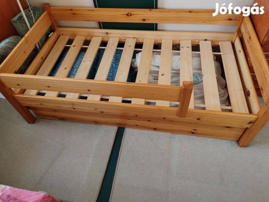 140 x 80-as tömör fenyő gyermekágy