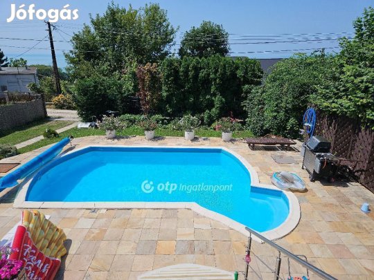 142 nm-es ház eladó Balatonakarattya