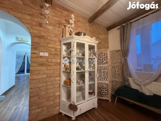 143 nm-es ház eladó Vecsés