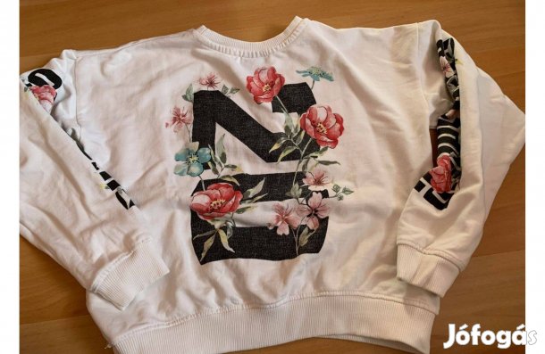 146/152-es pulóver eladó