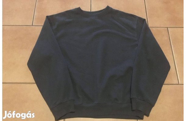 146-152 szinte új fekete pulóver!