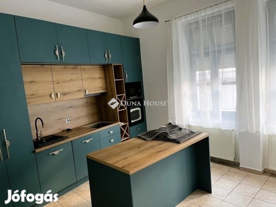 146m2, felújított belvárosi lakás