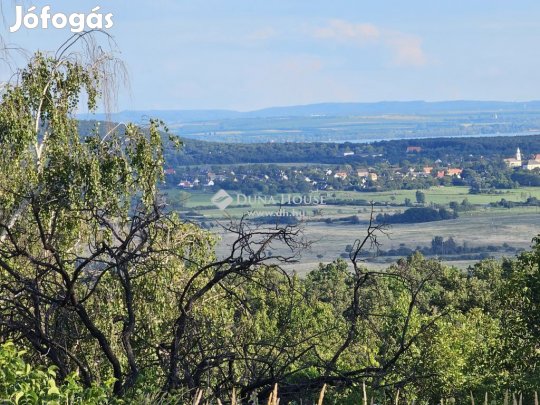 14993 nm-es telek eladó Köveskál