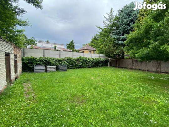 14. kerület Alsórákos, kertkapcsolatos, tégla lakás, saját tárolóval