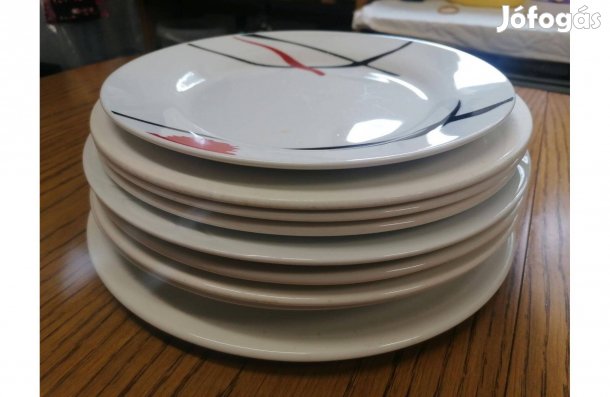 14 db többféle porcelán tányér eladó!
