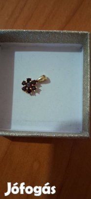 14 karátos gránát köves arany medál