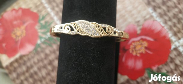 14k aranyozott köves motívumokkal díszített karkötő 