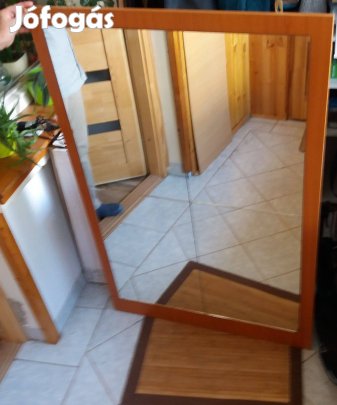 150X80 cm-es tükör bútorlapra rögzítve