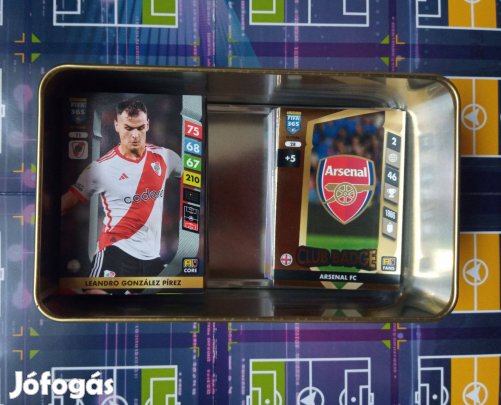 150 db Panini Fifa 365 2025 különbőző kártya Nagy fémdobozban