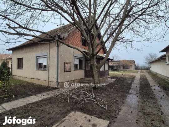 150 nm-es ház eladó Kondoros