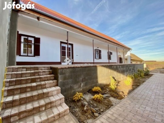 150 nm-es ház eladó Véménd