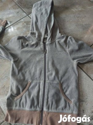 152-es kapucnis felsők